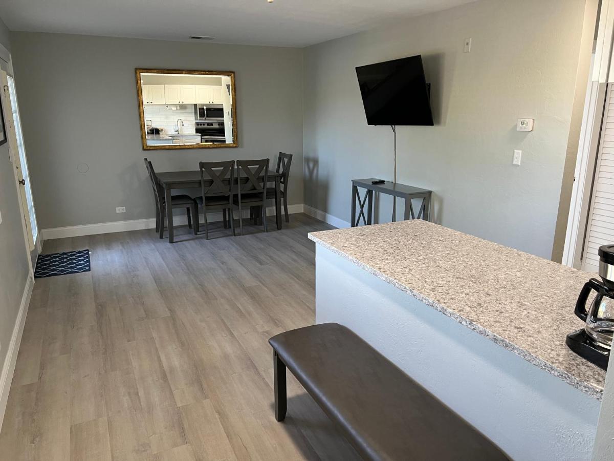 Marco Island Lakeside Inn Εξωτερικό φωτογραφία