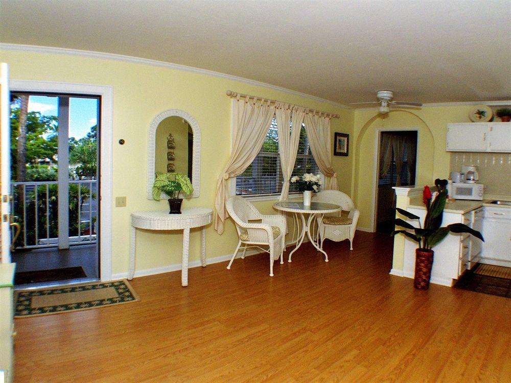Marco Island Lakeside Inn Εξωτερικό φωτογραφία