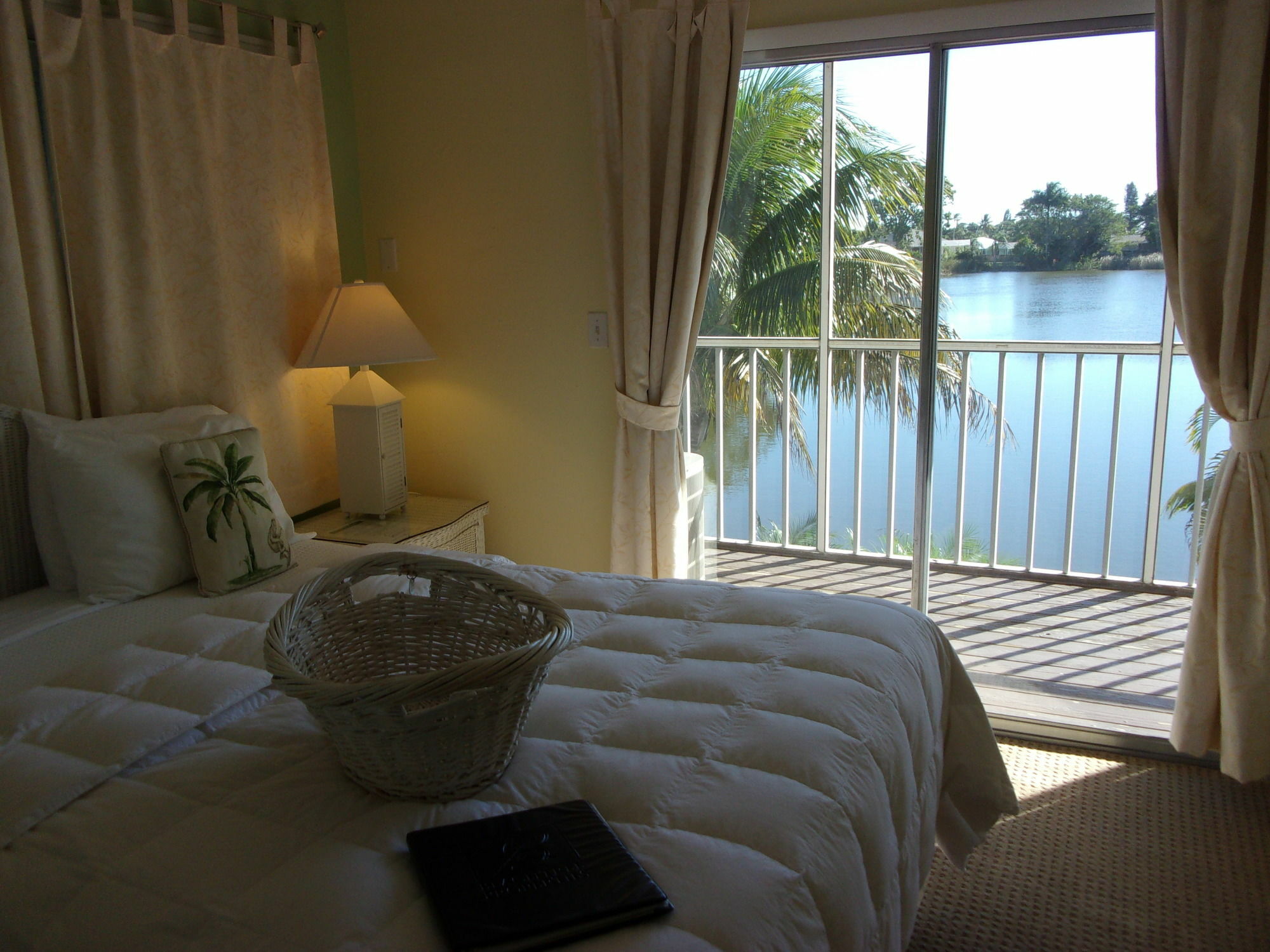 Marco Island Lakeside Inn Εξωτερικό φωτογραφία